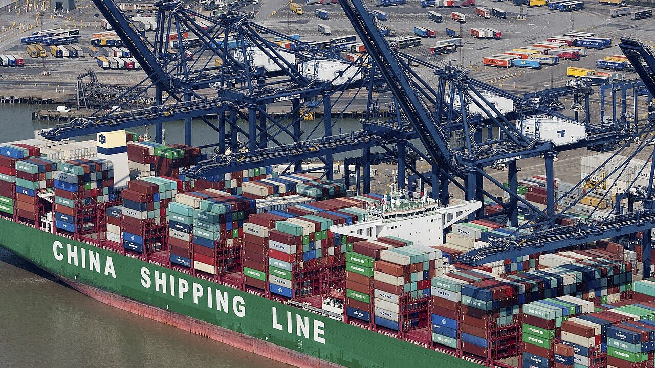 U.S. and China Trade $30 Billion in Tariff Cuts as Truce Clock Runs to November