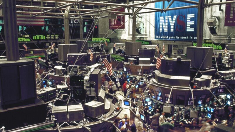 S&P 500 Touches Record, Then Slips as Yields and Oil Test the Rally