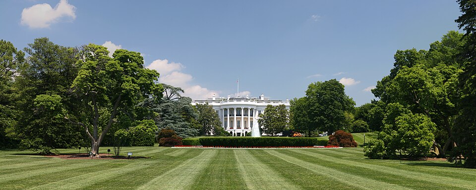 The White House and its south lawn in Washington DC